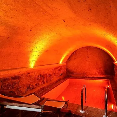 Doctor's Cave Szálloda 5*